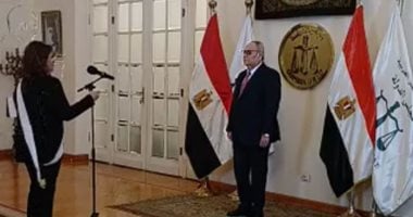 أول دفعة قاضيات في تاريخ مجلس الدولة يؤدين اليمين الدستوري أمام رئيس المجلس بالصور
