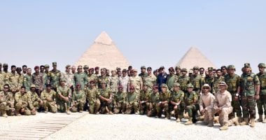 تنفيذ قفزة مظلية حرة فوق منطقة الأهرامات في حدث النجم الساطع 2025