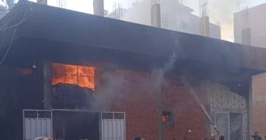 السيطرة الناجحة على حريق بمخزن مواد غذائية بالقناطر الخيرية بدون وقوع إصابات بشرية