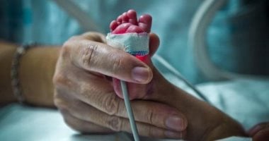 العثور على رضيع حديث الولادة داخل قطار بمحافظة قنا