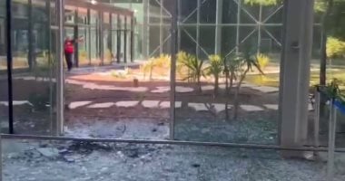 تحطم صالة الوصول بمطار رامون الإسرائيلي جراء القصف اليمني: تفاصيل وصور