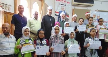 رئيس منطقة سوهاج الأزهرية يكرم الطلاب المتفوقين في المعاهد التجريبية والنموذجية