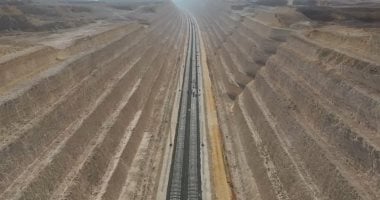 شق الجبال وتركيب القضبان في مشروع الخط الأول للقطار السريع: تفاصيل مذهلة