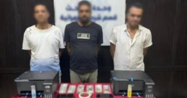 ضبط 3 أشخاص بتكوين شبكة لتزوير وترويج العملة المزيفة في محافظة الجيزة