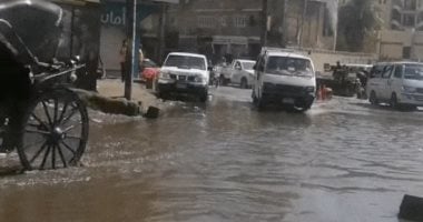 كسر ماسورة المياه الرئيسية في منطقة إشارة المحمودية بأسوان يسبب اضطرابات كبيرة