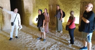 محافظ المنيا يشهد توافد أفواج سياحية متنوعة الجنسيات لاستكشاف المناطق الأثرية