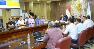محافظ كفر الشيخ يوجه بحصر ومعالجة النقاط الخطرة على الطرق لتعزيز السلامة المرورية