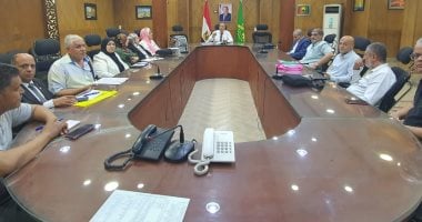 مدير تعليم القليوبية يستعرض استعدادات بداية العام الدراسي الجديد