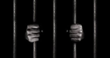 مراهق يعترف بقتل والدته داخل الفصل الدراسي تحت تأثير المخدرات