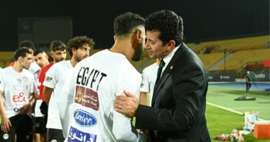 وزير الرياضة يتفقد تدريبات المنتخب الوطني استعداداً لمباراة إثيوبيا بتصفيات كأس العالم