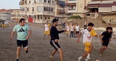 وكيل شباب ورياضة دمياط يحضر المباراة النهائية لكرة القدم على شاطئ رأس البر